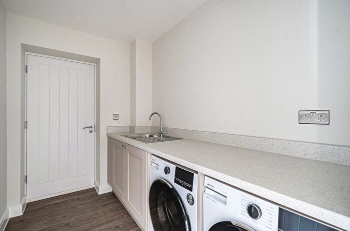 3 Bedroom Detached House For Sale In Hackney Way, Mortimer Common, Reading, Berkshire, RG7