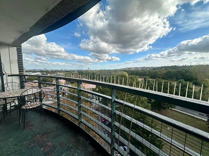 2 Bedroom Apartment For Sale In Greenwich Heights, SE18