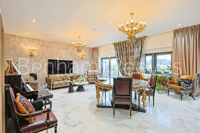 3 Bedroom Apartment To Rent In Beaufort Square, London, NW9