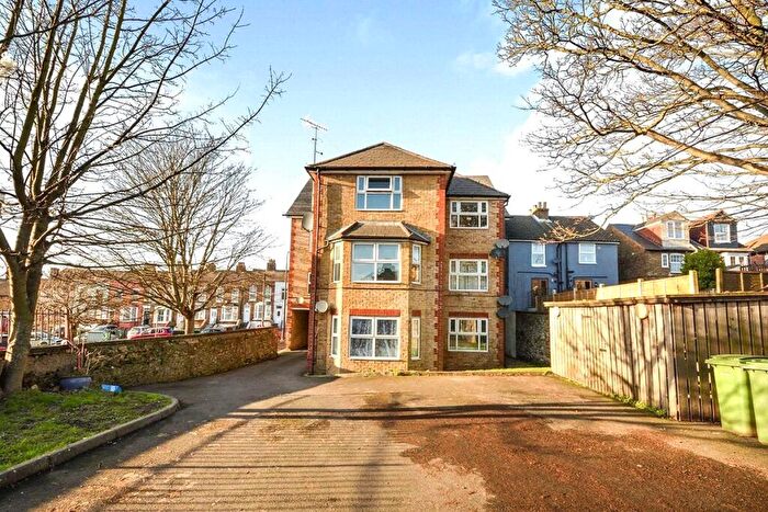 2 Bedroom Flat For Sale In Boxley Road, Maidstone, Kent, ME14