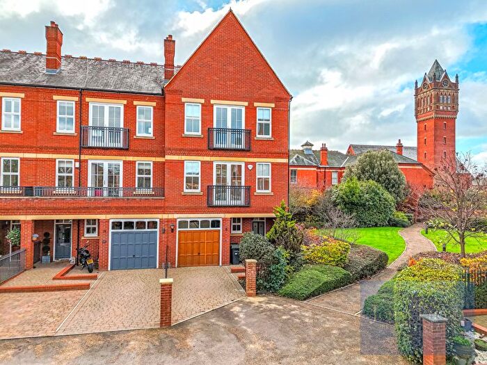 4 Bedroom Terraced House For Sale In Brandesbury Square, Repton Park, IG8