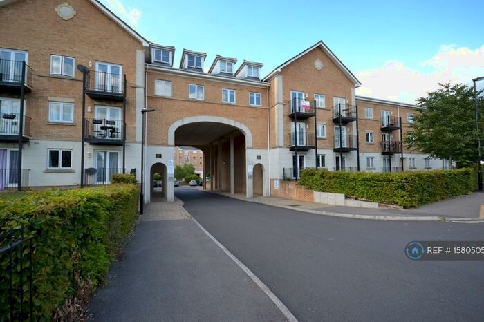 2 Bedroom Flat To Rent In The Dell, Southampton, SO15