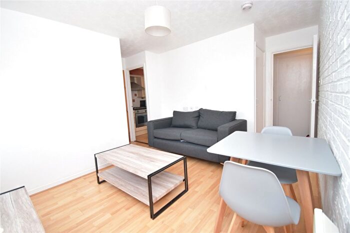 1 Bedroom Flat To Rent In Fauldburn, Edinburgh, EH12