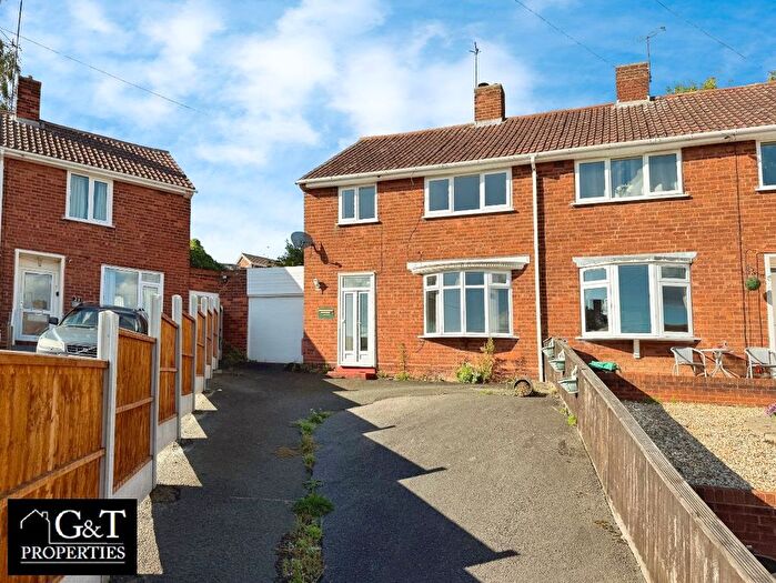 3 Bedroom Semi-Detached House To Rent In Sandfield Grove, Dudley, DY3