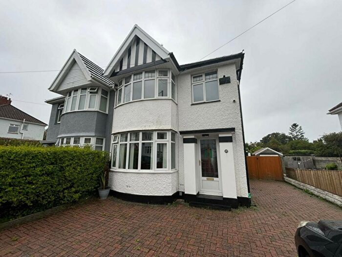 3 Bedroom Semi-Detached House To Rent In Harlech Crescent, Sketty, SA2