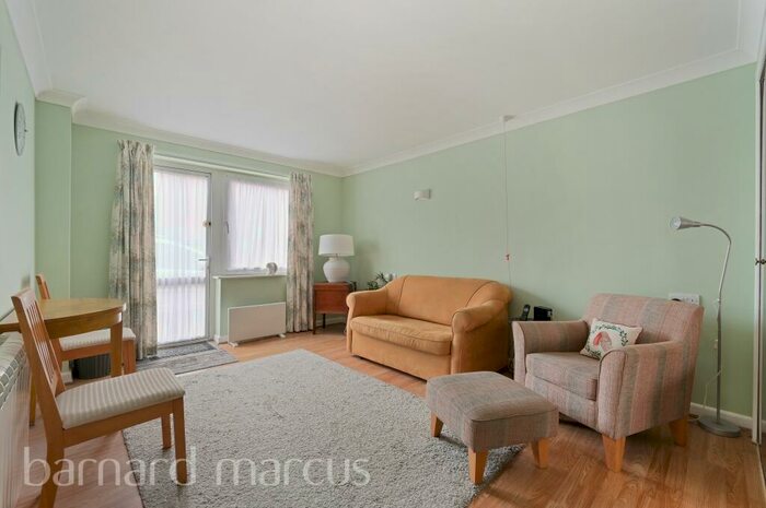 2 Bedroom Flat To Rent In St Marks Hill, Surbiton, KT6