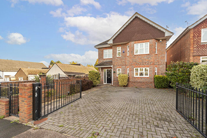 6 Bedroom Detached House For Sale In Penn Road, Park Street, St. Albans, Hertfordshire, AL2