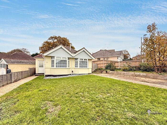 2 Bedroom Bungalow To Rent In Caxton Avenue, SO19