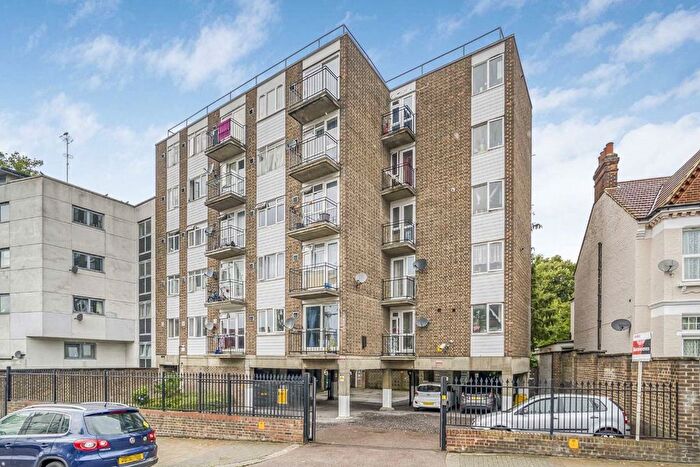 1 Bedroom Flat To Rent In Heybridge Avenue, London, SW16