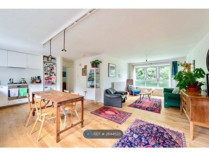 2 Bedroom Flat To Rent In Rosebank Gardens, London, E3