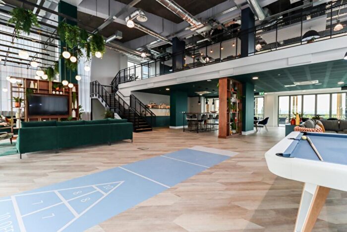 2 Bedroom Flat To Rent In Thames Quarter, Reading, RG1