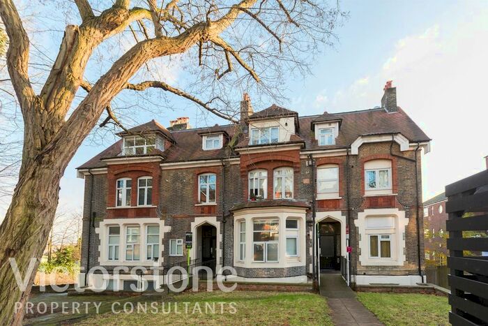 Studio To Rent In Mount View Road, Crouch Hill, London, N4