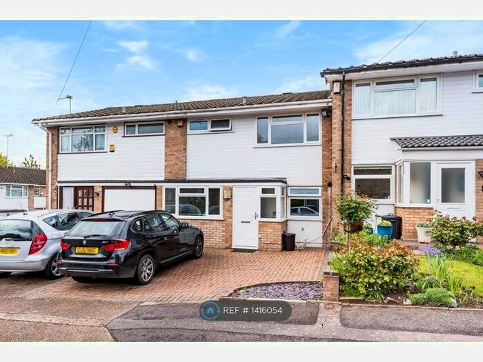 4 Bedroom Detached House To Rent In Knoll Crescent, Northwood, HA6
