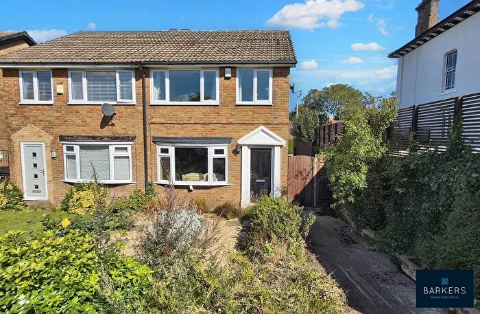 3 Bedroom Semi-Detached House For Sale In Lewisham Street, Morley, LS27