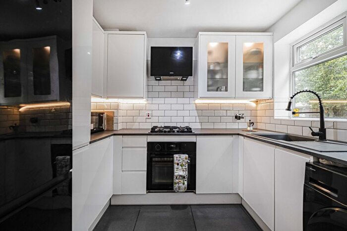 2 Bedroom Maisonette For Sale In Avondale Road, Bromley, BR1