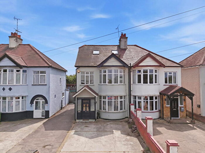 4 Bedroom Semi-Detached House For Sale In Rayleigh Road, Eastwood, SS9
