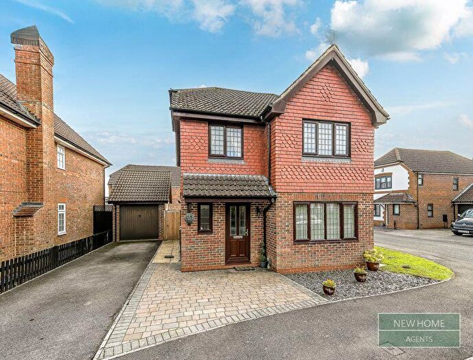 4 Bedroom Detached House For Sale In Avocet Way, Horndean, Waterlooville, PO8