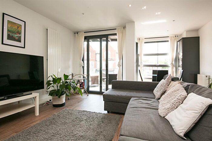 2 Bedroom Flat To Rent In Tooting High Street, London, SW17