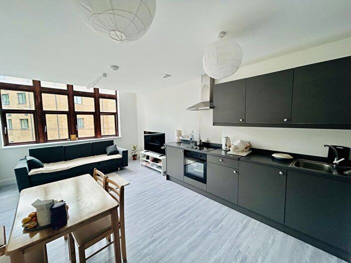 1 Bedroom Flat To Rent In Villiers Road, Willesden, NW2