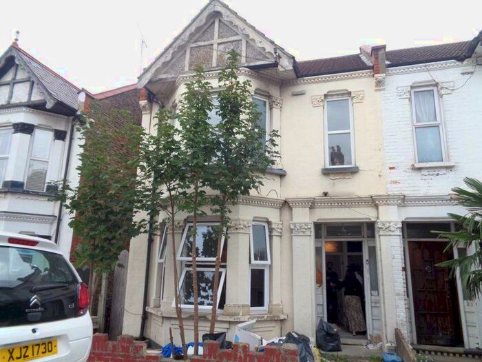 2 Bedroom Ground Flat To Rent In Hainault Avenue, Westcliff-On-Sea, SS0