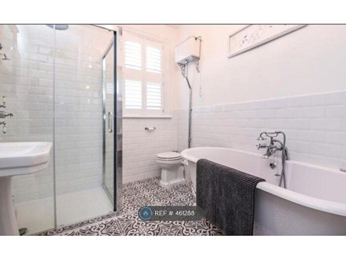 2 Bedroom Flat To Rent In Copers Cope Road, Beckenham, BR3