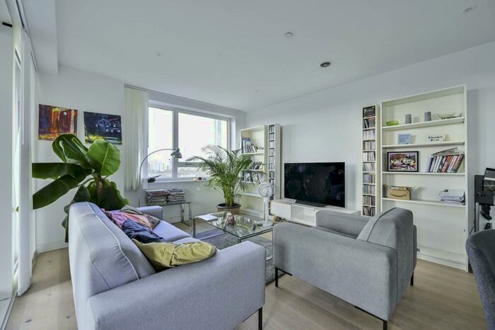 2 Bedroom Flat To Rent In Walton Heights, Elephant And Castle, London, SE17