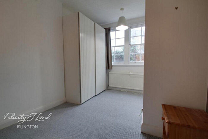 3 Bedroom Flat To Rent In Thornhill Crescent, London, N1