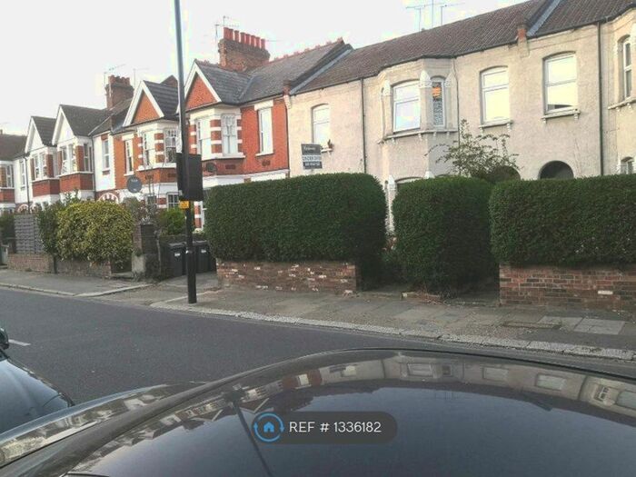 1 Bedroom Flat To Rent In Windmill Road, Brentford, TW8