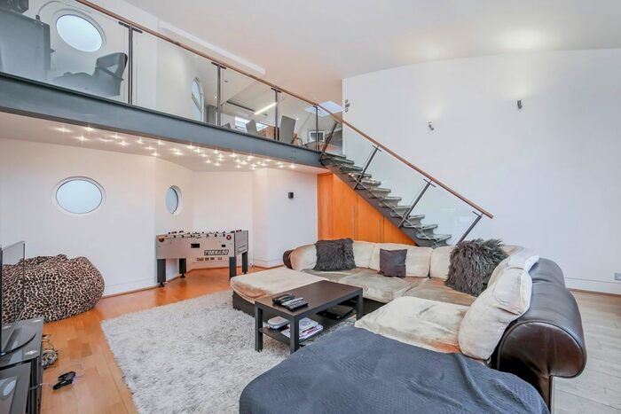 2 Bedroom Flat To Rent In Kingsland Road, London, E2