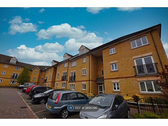 2 Bedroom Flat To Rent In Clarendon Way, Colchester, CO1