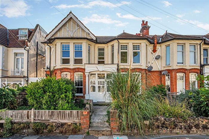 3 Bedroom Flat For Sale In Cumberland Villas, Cumberland Road, Poets Corner, Acton, W3