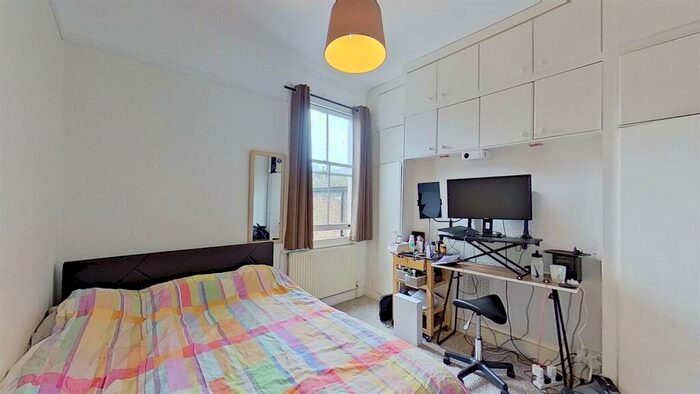 2 Bedroom Flat For Sale In Dagnan Road Clapham South London, SW12