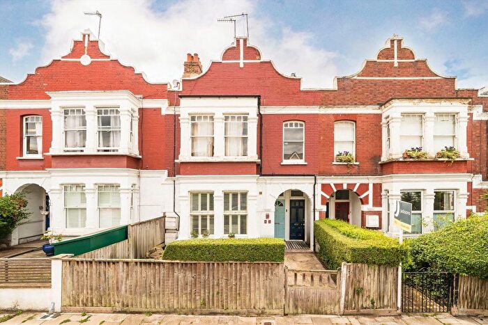 2 Bedroom Flat For Sale In Sternhold Avenue, Balham, SW2