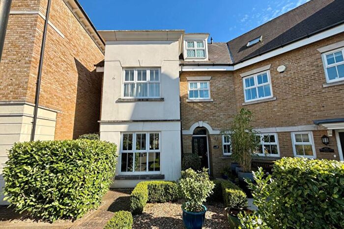 4 Bedroom End Of Terrace House For Sale In Whitstone Lane, Langley Waterside, Beckenham, BR3