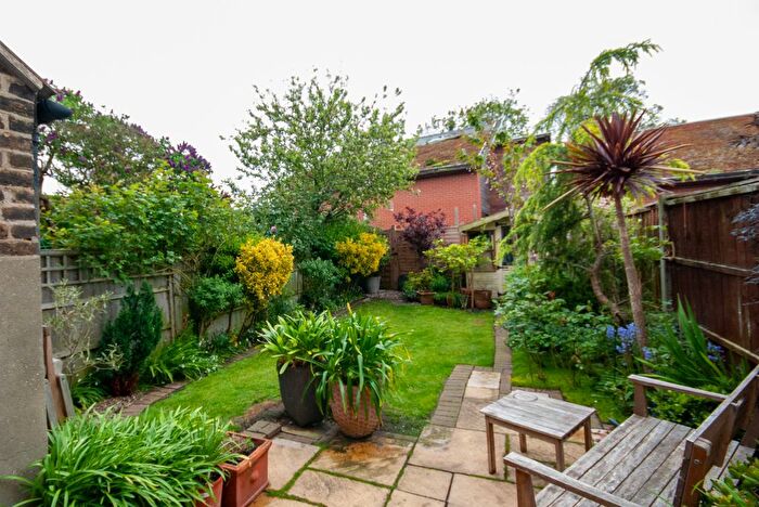 2 Bedroom Flat To Rent In Avenue Terrace, Westcliff-On-Sea, SS0