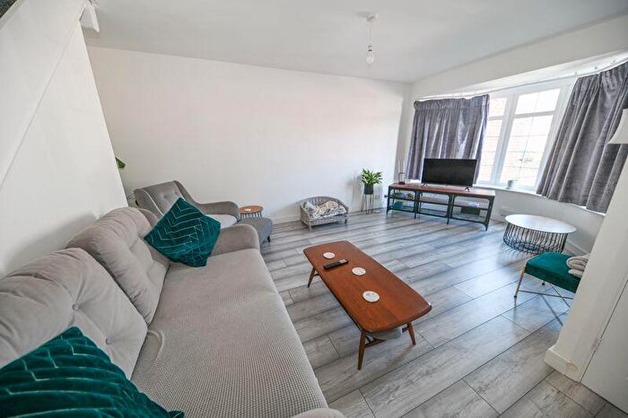 3 Bedroom Terraced House For Sale In Briarfield Gardens, Horndean, PO8