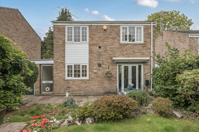 3 Bedroom Link Detached House For Sale In Almond Drive, Caversham, Reading, RG4