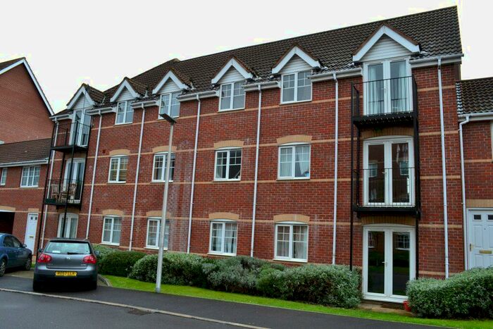 2 Bedroom Flat To Rent In Windsor Court Newbury, RG14