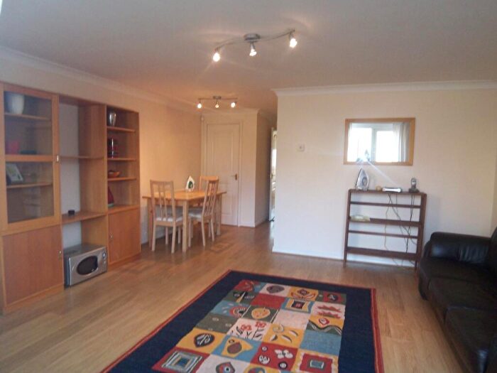 2 Bedroom Apartment To Rent In Schooner Close, Isle Of Dogs, London, E14