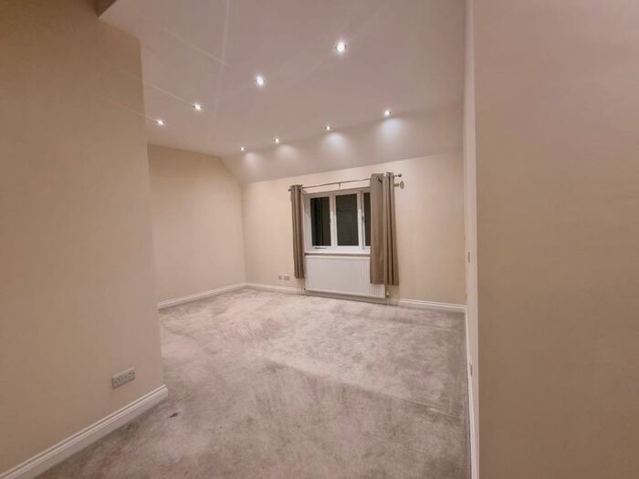 2 Bedroom Apartment To Rent In London Road, Oadby, LE2