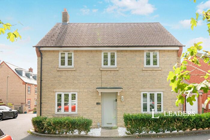 4 Bedroom Detached House To Rent In Chambers Court, SN7