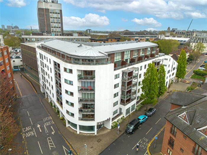 2 Bedroom Apartment For Sale In The Bittoms, Kingston Upon Thames, KT1