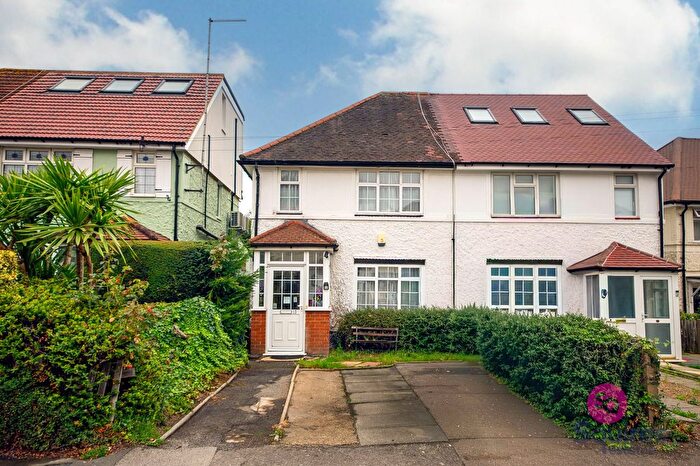 3 Bedroom Semi Detached House For Sale In Dickens Avenue, London, N3
