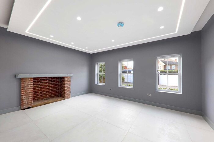 6 Bedroom Detached House To Rent In Burgess Wood Road South, Beaconsfield, Buckinghamshire, HP9