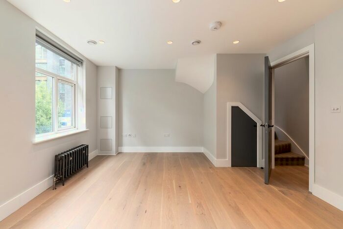 2 Bedroom Flat To Rent In Berwick Street, London, W1F