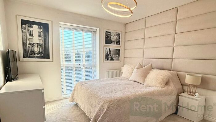 2 Bedroom Flat To Rent In Hayworth House, Todd Close, Borehamwood, Hertfordshire, WD6