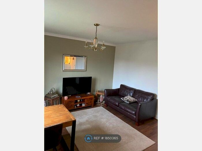 2 Bedroom Flat To Rent In Broomhall Avenue, Edinburgh, EH12