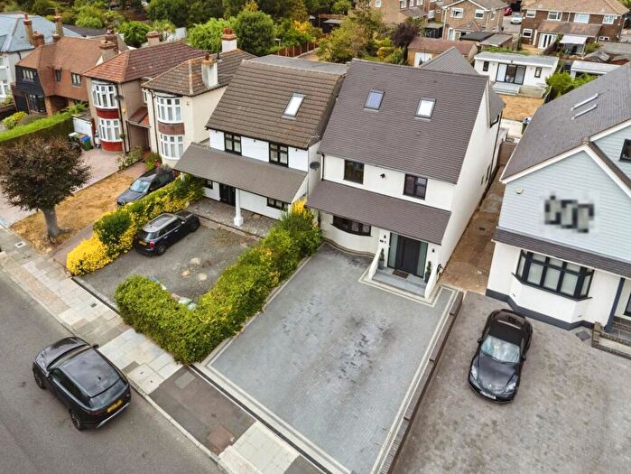 6 Bedroom Detached House For Sale In Bean Road, Bexleyheath, Kent, DA6