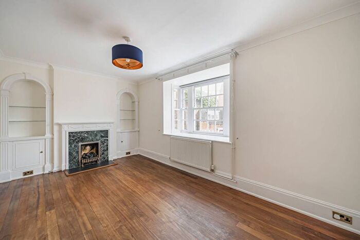 4 Bedroom Property To Rent In Hilary Close, Fulham, London, SW6