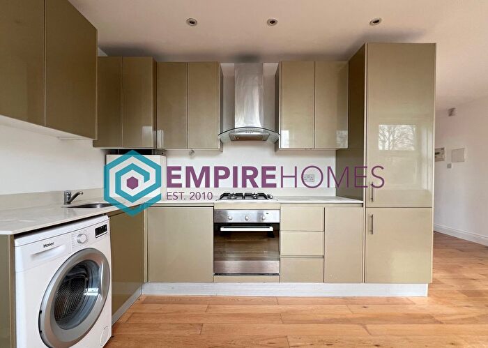 2 Bedroom Flat To Rent In Wellington Road, Bush Hill Park, EN1
